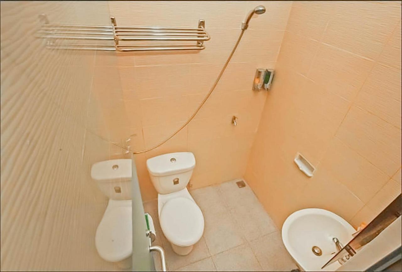 Urbanview Hotel Bagoes Sintang By Reddoorz Exterior foto